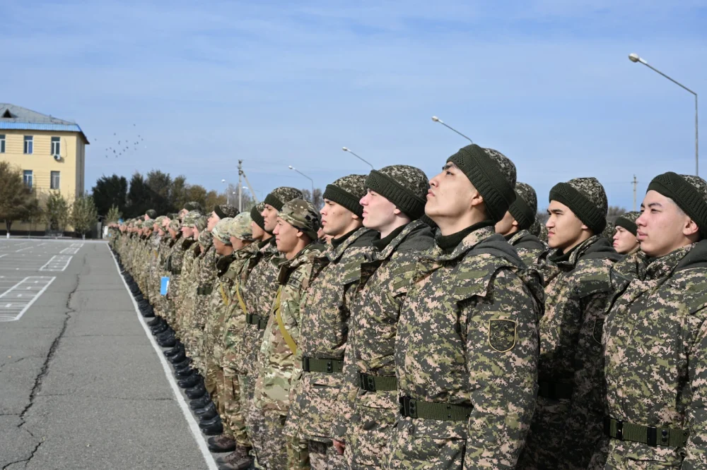 Қала әкімі Ернат Бәзіл И.В. Панфилов атындағы 18404 әскери бөлімнің тыныс-тіршілігімен танысты — Фотосурет 10