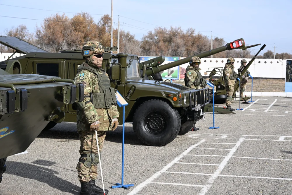 Қала әкімі Ернат Бәзіл И.В. Панфилов атындағы 18404 әскери бөлімнің тыныс-тіршілігімен танысты — Фотосурет 6