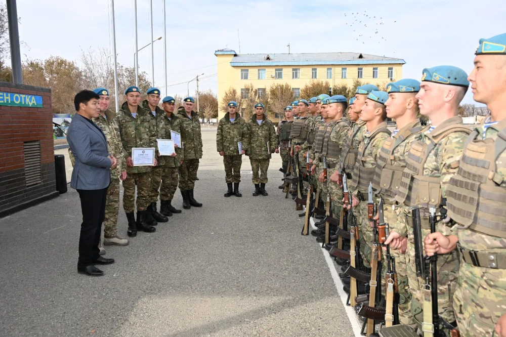 Қала әкімі Ернат Бәзіл И.В. Панфилов атындағы 18404 әскери бөлімнің тыныс-тіршілігімен танысты — Фотосурет 14