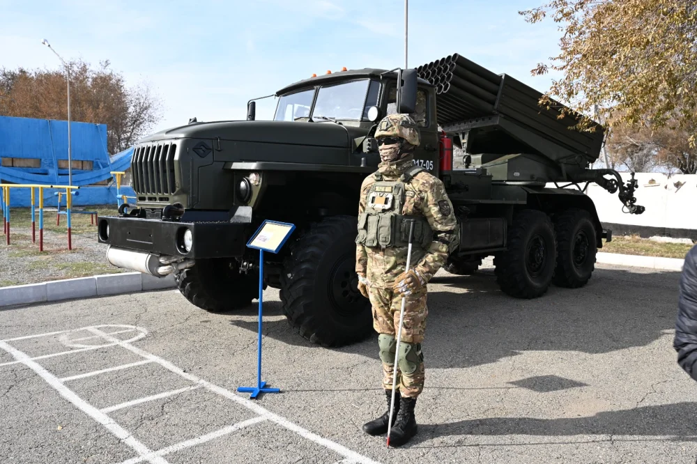 Қала әкімі Ернат Бәзіл И.В. Панфилов атындағы 18404 әскери бөлімнің тыныс-тіршілігімен танысты — Фотосурет 5