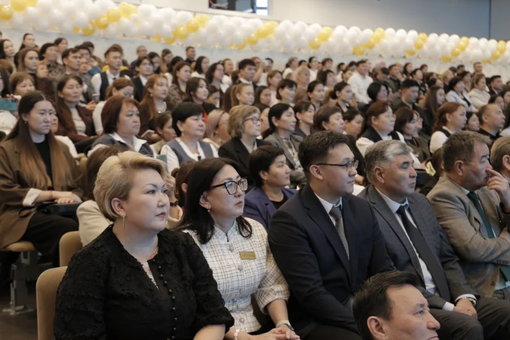 Ақмола облысында Мемлекет басшысының Жолдауындағы негізгі басымдықтар Халық Кеңесінің төрағасымен талқыланды — Фотосурет 7