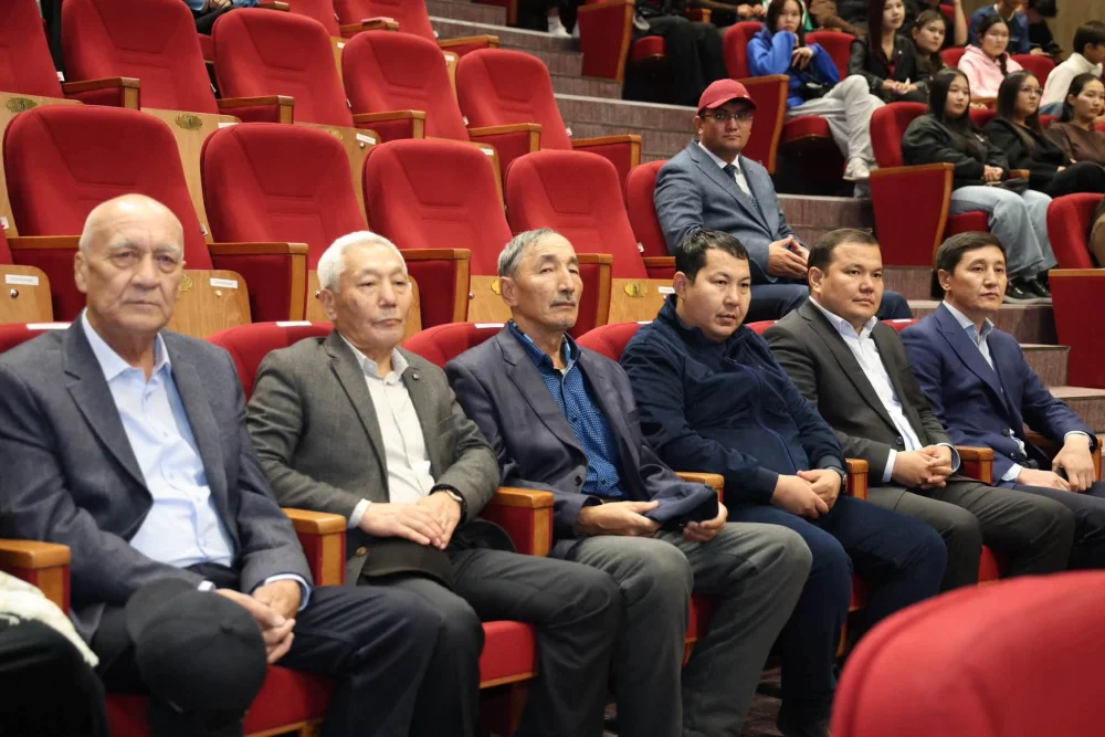 КӨПШІЛІК СҰРАНЫСЫМЕН «ВАЛЬС КОРОЛІ» МУЗЫКАЛЫҚ ДРАМАСЫ ҚАЙТА САХНАЛАНДЫ — Фотосурет 13