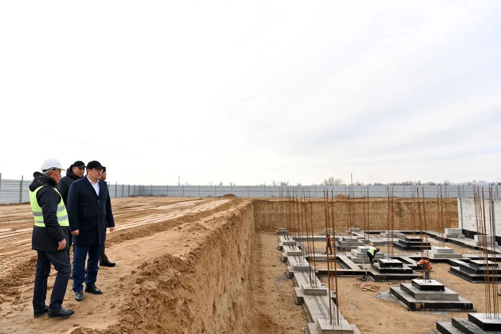 Облыс әкімі Көрме орталығының құрылыс барысымен танысты — Фотосурет 3