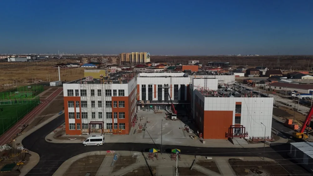 Марат Ахметжанов Қосшы қаласындағы әлеуметтік нысандардың құрылысын және жылыту маусымының барысын тексерді — Фотосурет 1