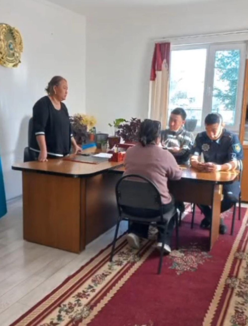 «Заң мен тәртіп» акциясы аясында М.Төлебаев ауылында орналасқан мәдениет үйінде мекеме қызметкерлері арасында ақпараттық-түсіндіру шарасы өткізілді. Іс-шара барысында заң талаптарын сақтау, сыбайлас жемқорлыққа қарсы іс-қимыл, қызметтік әдеп нормаларын сақтау, қоғамдық тәртіпті нығайту және құқық бұзушылықтардың алдын алу мәселелері түсіндірілді.