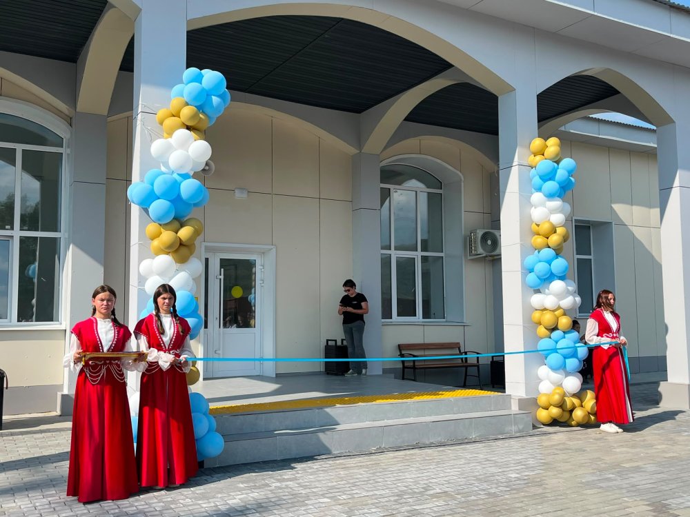 Кәсіби мереке – Теміржолшылар күні қарсаңында қайта жаңғыртудан өткен Күмістау теміржол вокзалының салтанатты ашылу рәсімі өтті.