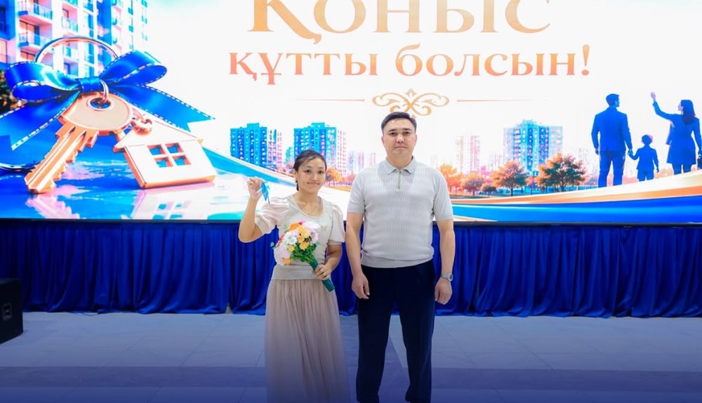 ШЫМКЕНТ: БАСПАНА КЕЗЕГІНДЕ ТҰРҒАН 40 ОТБАСЫ ЖАҢА ПӘТЕРГЕ ҚОЛ ЖЕТКІЗДІ