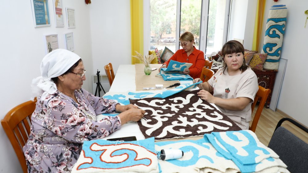 Хоббиден кәсіпке: Қарағанды тұрғыны қолөнерге деген сүйіспеншілігін табысты өндіріске айналдырды