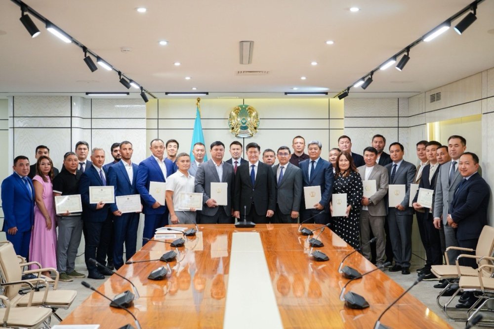 Астанада Құрылысшылар күніне орай үздік мамандар марапатталды