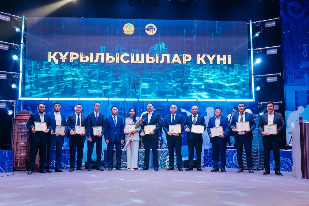 Облыс әкімі құрылысшыларды кәсіби мерекесімен құттықтады