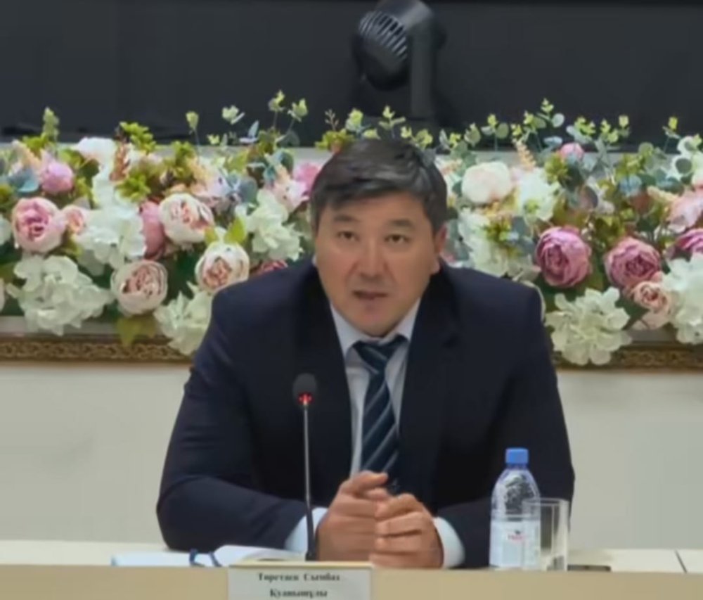 Қарақия ауданының әкімі Сымбат Төретаев Жетібай ауылының тұрғындарын қабылдады