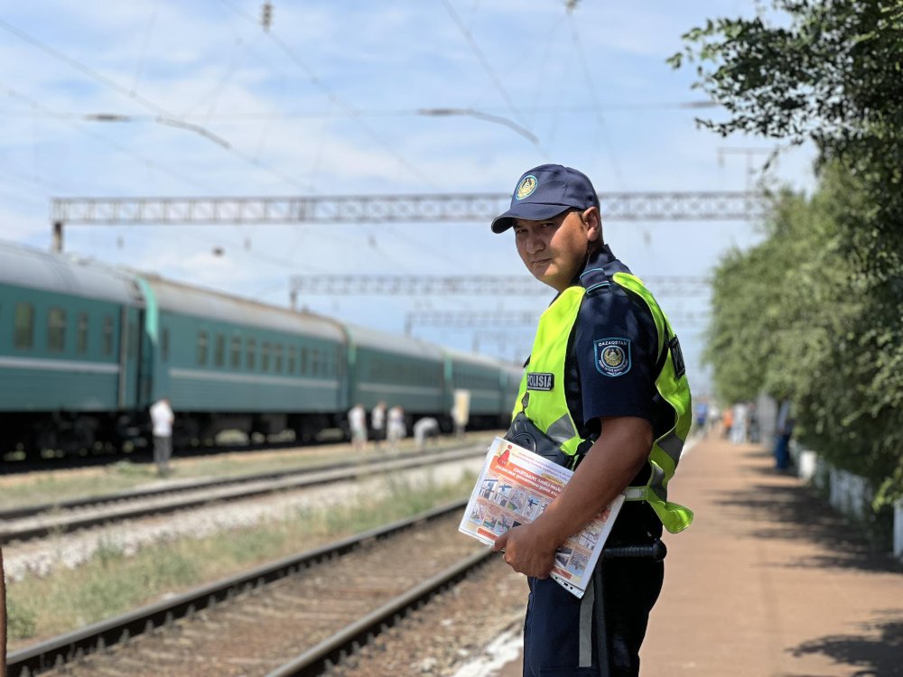 Көлік полицейлері көші-қон заңнамасын бұзған Үндістанның екі азаматын пойыздан түсірді