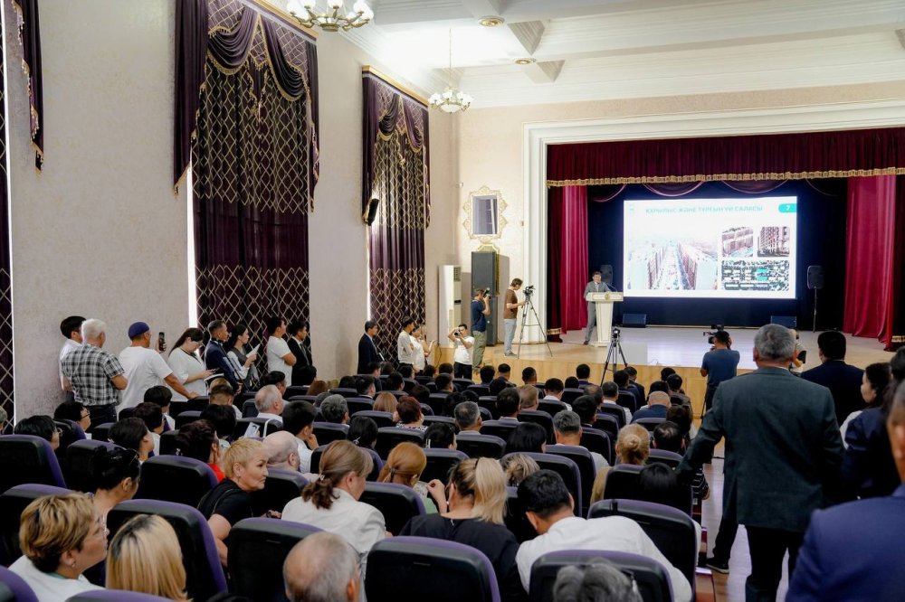 Семей қаласының әкімі қала тұрғындарымен кездесті