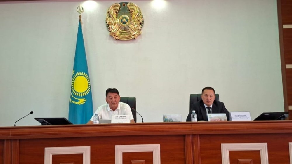 Сарысу аудандық мәслихатының кезектен тыс сессиясы өтті