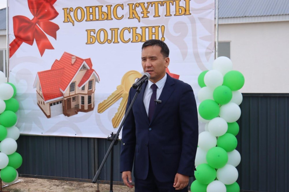 ИНДЕР АУДАНЫНДА ЖАҢА ПӘТЕРЛЕРДІҢ КІЛТТЕРІ ТАБЫСТАЛДЫ