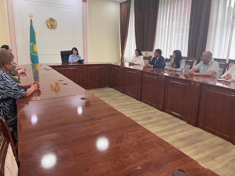 Жергілікті атқарушы органдармен мемлекеттік қызмет көрсететін мамандармен құқықтық жалпыға бірдей оқыту