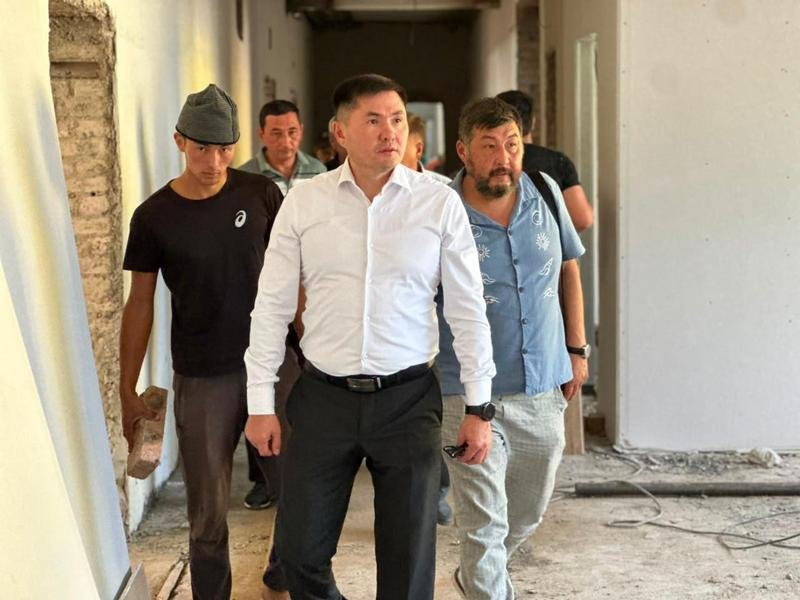 Жаңа оқу жылына орай Осакаров ауданындағы Есіл ауылында мектеп пен колледж жөнделеді