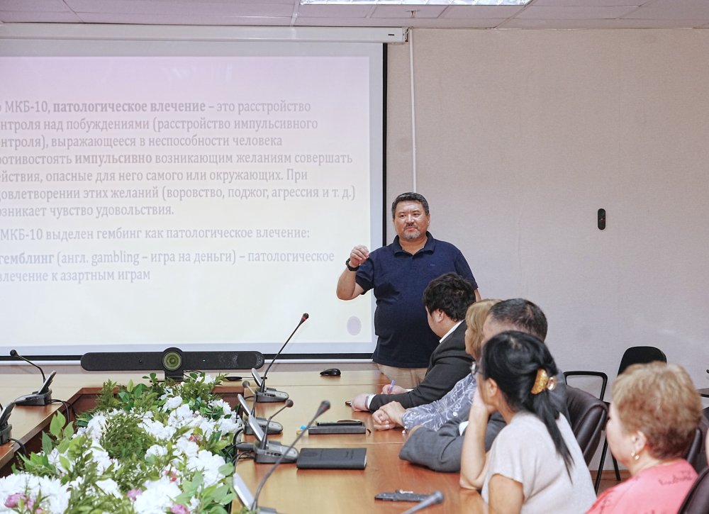 Өнеркәсіп және құрылыс министрлігінде сыбайлас жемқорлыққа қарсы шектеулерді сақтау мәселелері бойынша семинар өтті