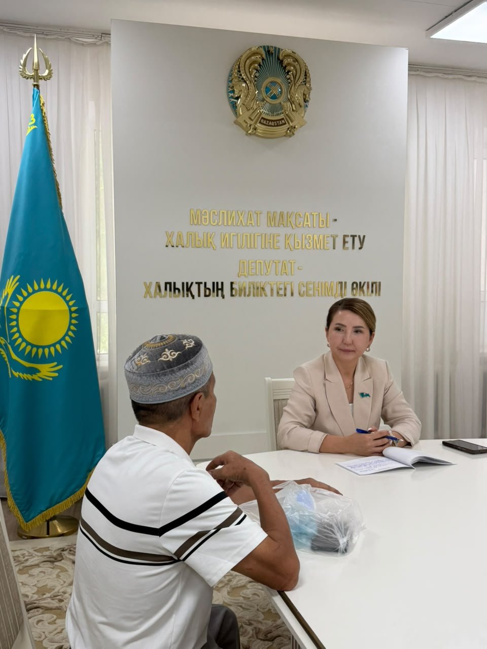 2026 жылдың 10-14 тамыз аралығында азаматтарды қабылдау кестесіне сәйкес қалалық мәслихат депутаттары А.Төлегенова, Р.Ысқақова, Б.Төлеген, Ә.Әбләзім және Н.Тұрғанбаев қабылдауларын өткізді.