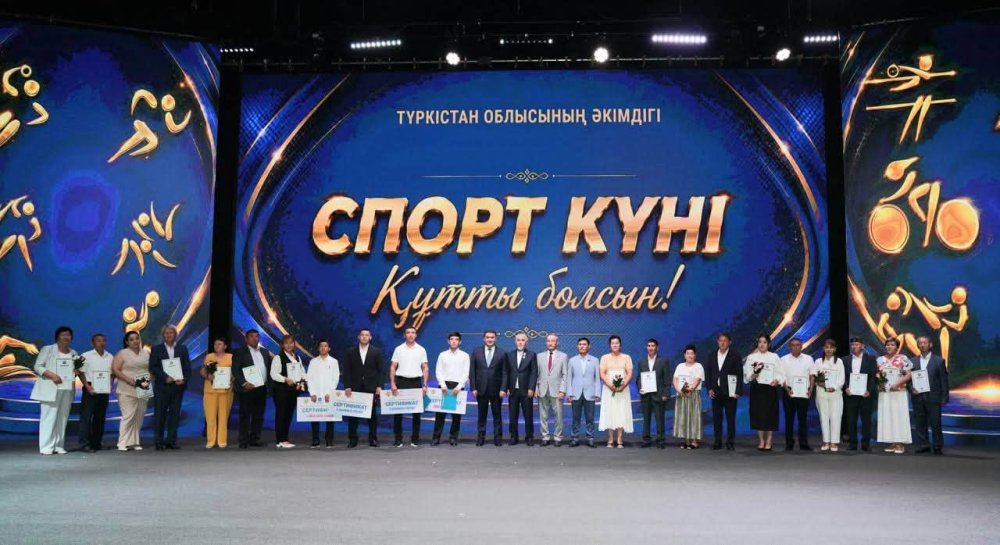 СПОРТ КҮНІ: ТҮРКІСТАН ОБЛЫСЫНЫҢ ӘКІМІ ЧЕМПИОНДАРҒА ПӘТЕР КІЛТТЕРІН ТАБЫСТАДЫ