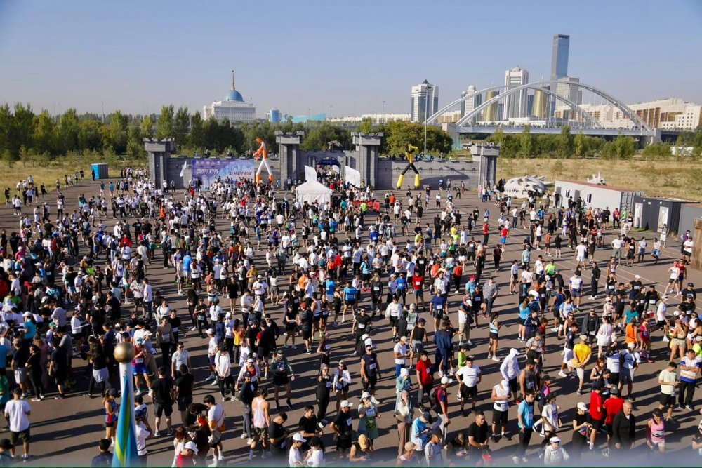 «ALMATY RUN»: Астанада 2,5 мыңнан астам адам 6,2 шақырымды жүгіріп өтті