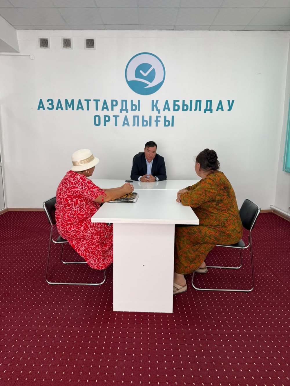 ҮШАРАЛ ҚАЛАЛЫҚ ОКРУГІ ӘКІМІНІҢ ҚАЛА ТҰРҒЫНДАРЫН ЖЕКЕ ҚАБЫЛДАУЫ
