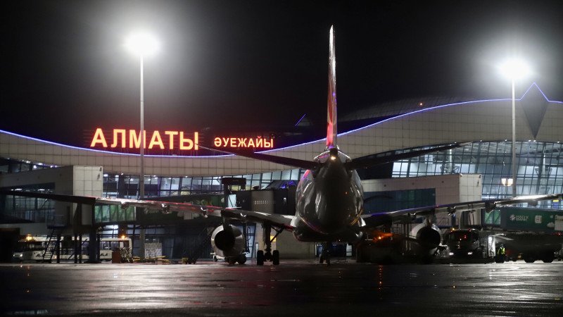 Көліктегі ПД: әуе кемесі бортында темекі шеккен шетелдік жолаушыларға айыппұл салынды