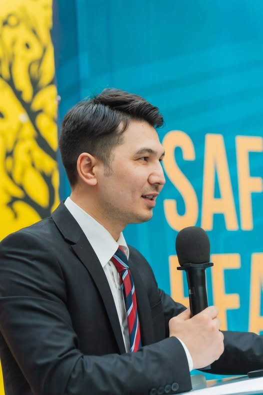 Құрылтай сайлауы қарсаңында журналист әрі ақпарат саласының өкілі ретінде мен де ортақ іске өз үлесімді қосып, азаматтарға қажетті ақпаратты барынша түсінікті әрі қолжетімді түрде ұсынғым келді.