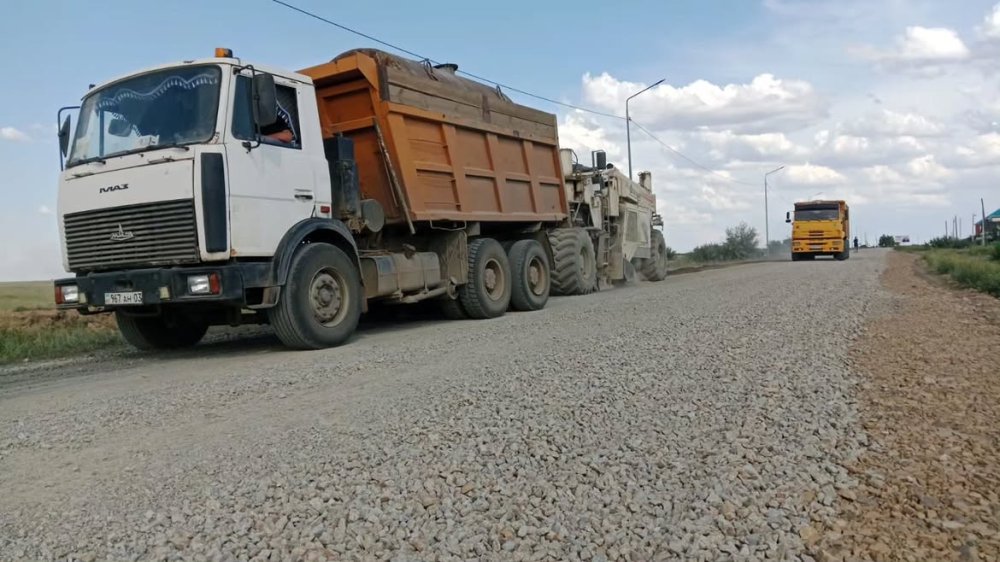 Есіл қаласында Ғарышкерлер көшесіндегі автомобиль жолына орташа жөндеу жұмыстары жалғасуда