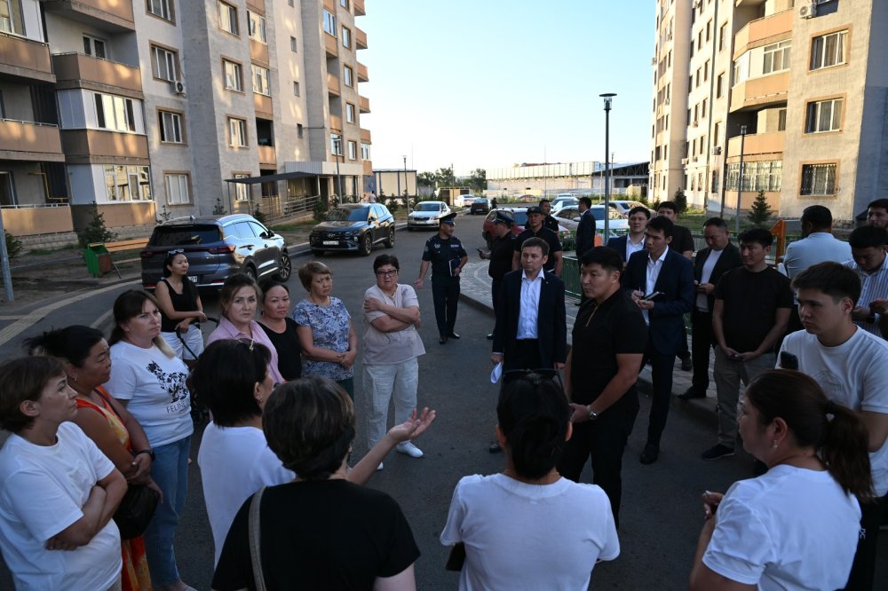Қала әкімі «Құлагер» шағын ауданындағы №4 үйдің тұрғындарымен кездесті