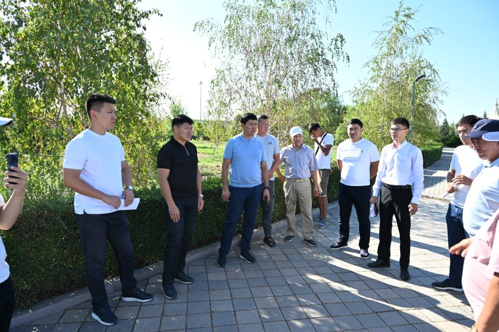 Ернат Бәзіл қала нысандарындағы абаттандыру және жаңғырту жұмыстарын тексерді