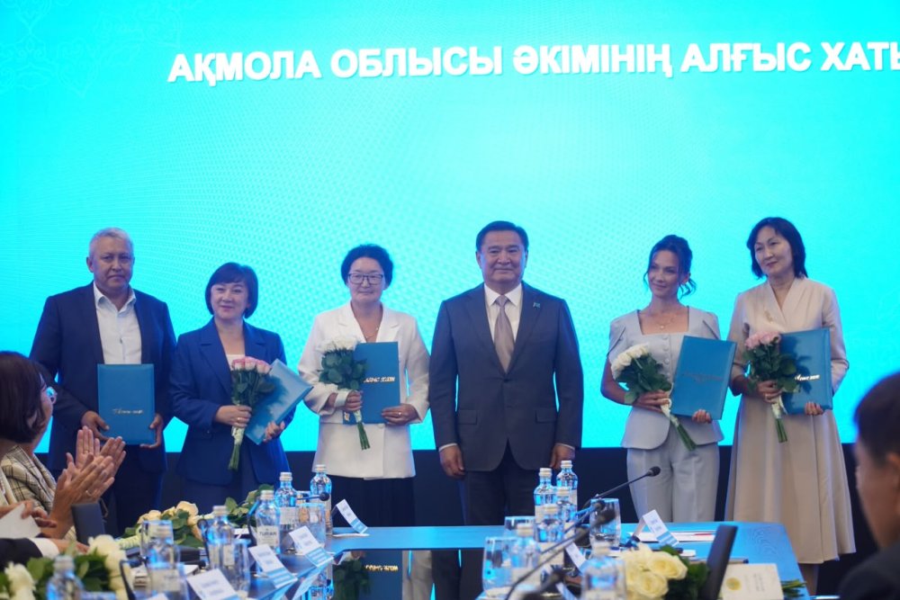 Сандықтау ауданының тәрбиешісі облыс әкімінің Алғыс хатымен марапатталды