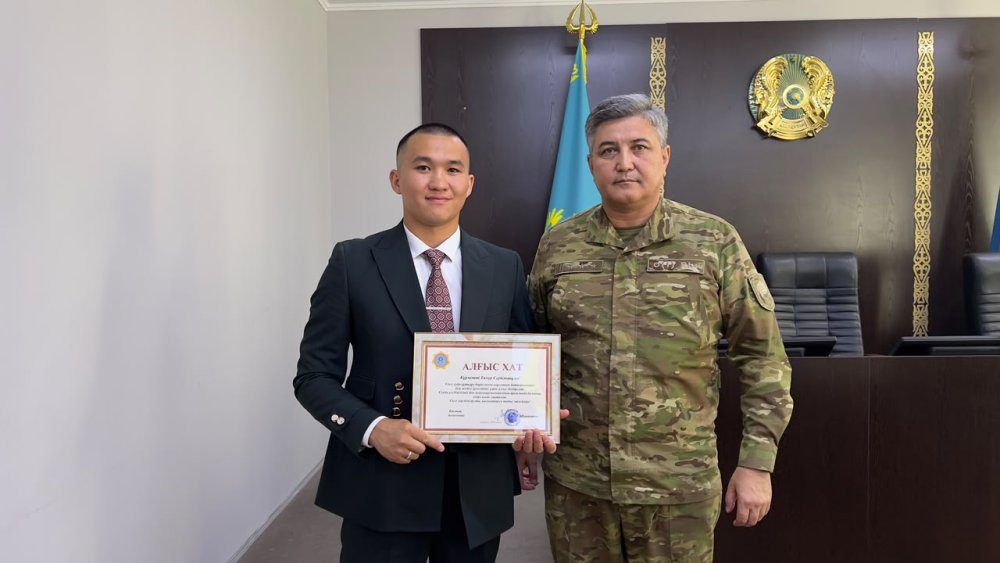 Семейлік жаттықтырушы суға батып бара жатқан баланы құтқарды