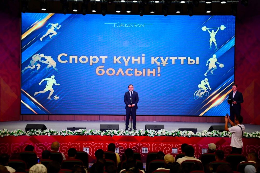 «СПОРТ КҮНІНЕ» ОРАЙ ЖЕҢІМПАЗДАР МЕН ҮЗДІК СПОРТШЫЛАР МАРАПАТТАЛДЫ
