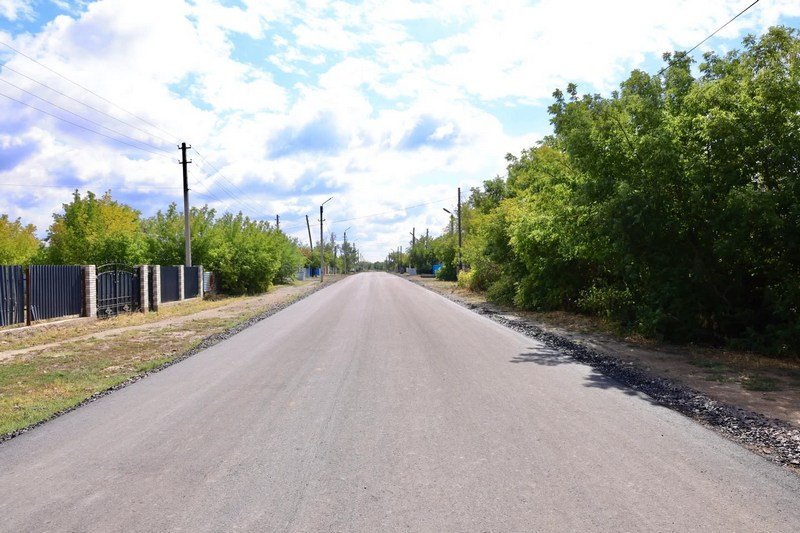 Дубовкада жолдар жаңартылып, нөсер кәрізі салынуда