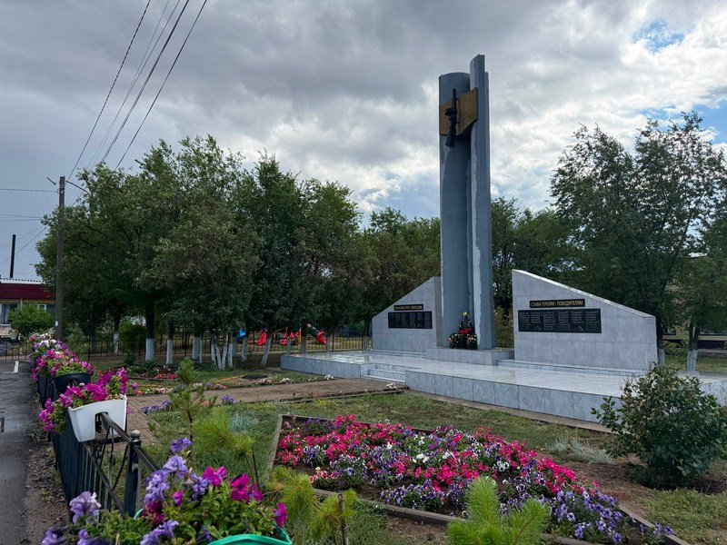 Дубовкада жолдар жаңартылып, нөсер кәрізі салынуда
