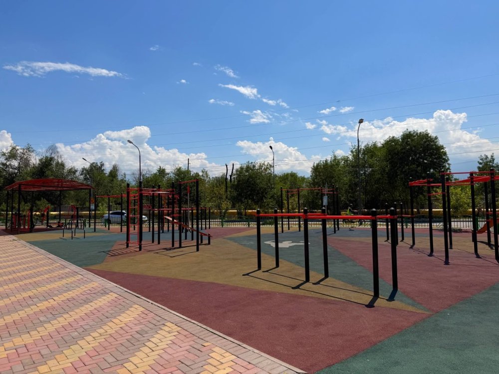 Алматыда Алтын Бесік шағынауданында спортпен шұғылдануға және отбасылық демалысқа арналған қоғамдық кеңістік жаңартылды