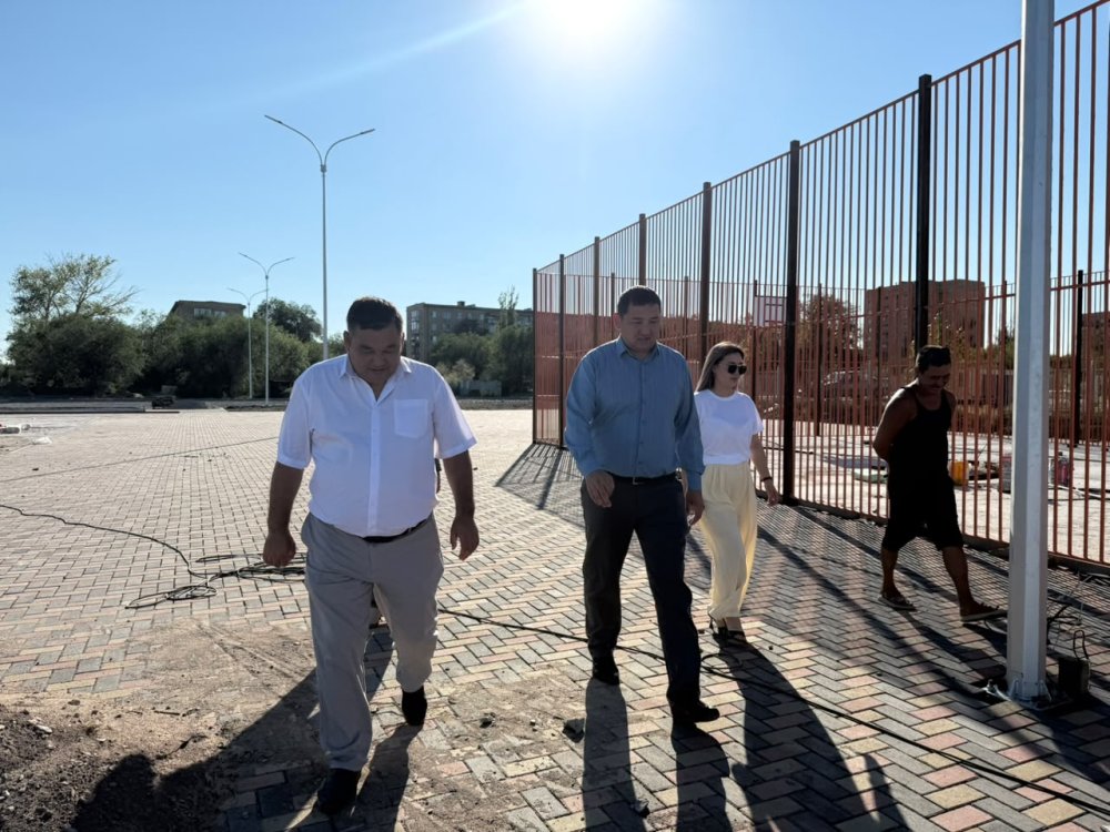 Приозерск қалалық мәслихатының депутаттары қаладағы жүргізіліп жатқан жағажай аумағын абаттандыру жұмыстарымен танысты.