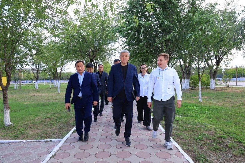 Абай ауданында стадион жаңартылып, спортпен айналысуға жаңа мүмкіндіктер жасалуда