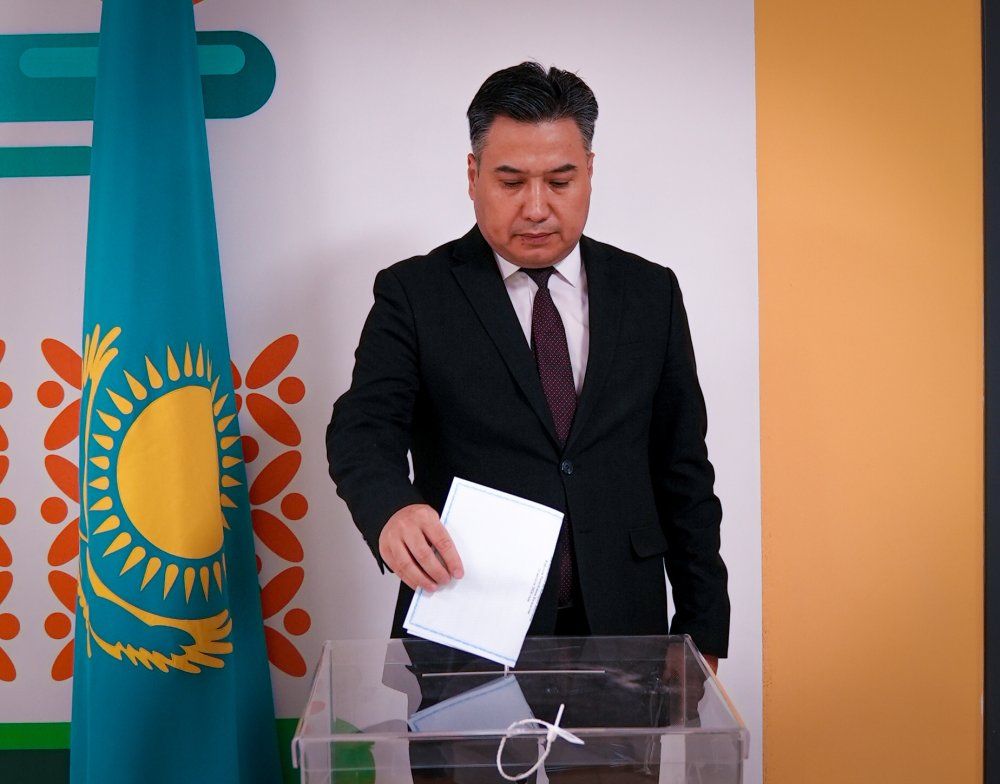 ҚР Еңбек және халықты әлеуметтік қорғау министрі Құрылтай депутаттарын сайлауда дауыс берді