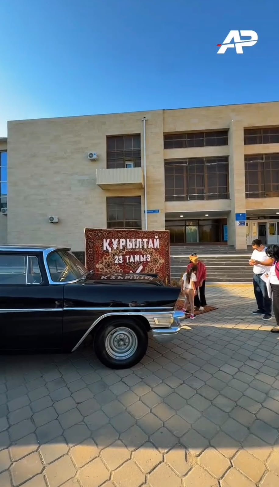Атыраудағы №8 сайлау учаскесінде 90-жылдар стиліндегі фотозона ұйымдастырылды