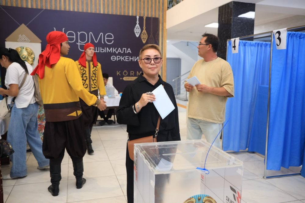 «ҚАЗЫНА» БИ АНСАМБЛІ ӨЗ ТАҢДАУЫН ЖАСАДЫ