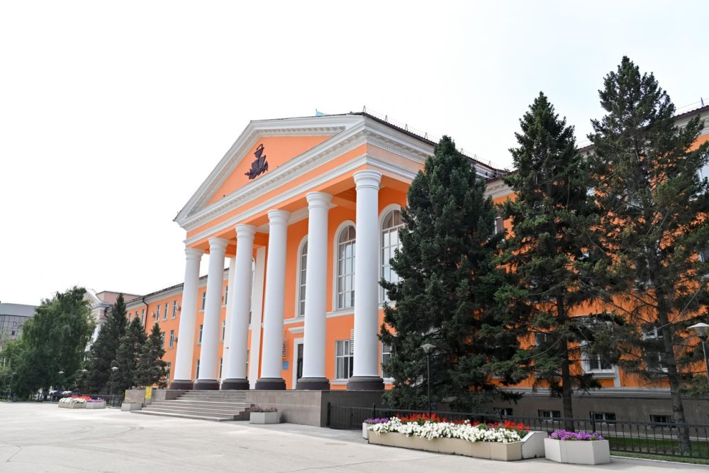 Облыс әкімі Құрылтай депутаттарының сайлауында дауыс берді