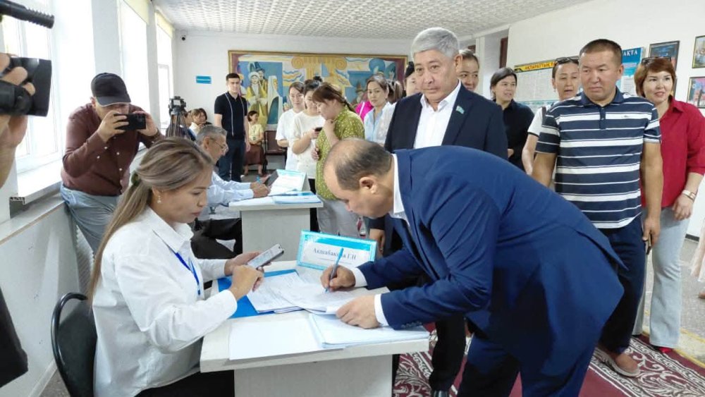 АУДАН ӘКІМІ ҒАЛЫМЖАН ЖАРҚЫНБЕК ҚҰРЫЛТАЙ САЙЛАУЫНДА ДАУЫС БЕРДІ