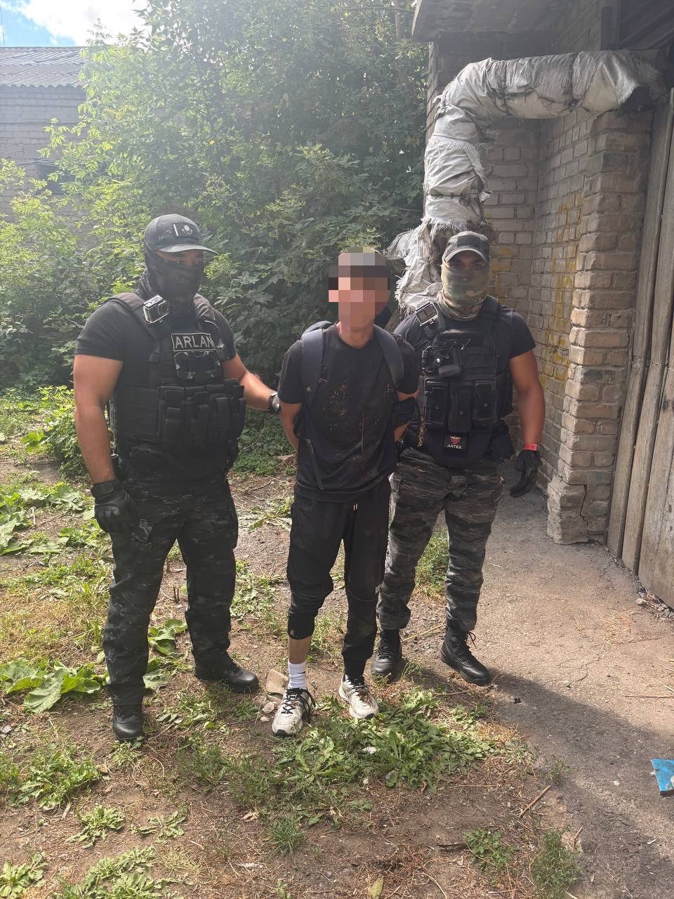 Рюкзактан ірі партия табылды: СҚО полицейлері есірткі таратты деген күдіктіні ұстады