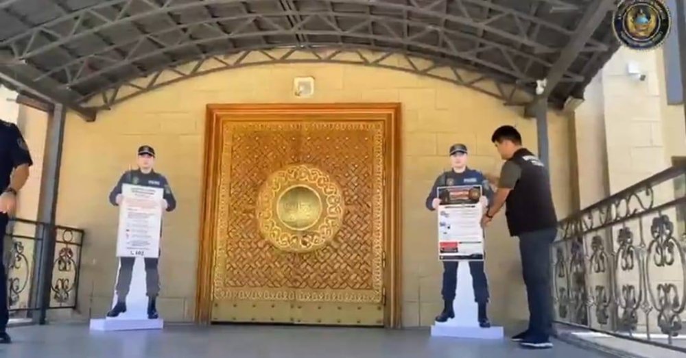 Түркістан облысында полиция бейнесіндегі 30-дан астам ескерту тақтайшасы орнатылды