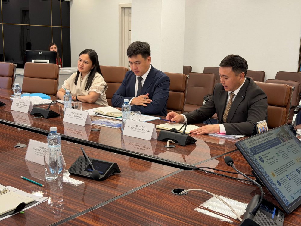 Оқу-ағарту министрі Батыс Қазақстан облысы әкімінің орынбасарымен кездесті