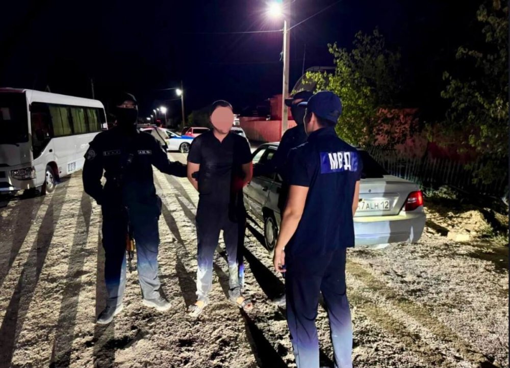 Ақша бопсалауға күдікті ұсталды