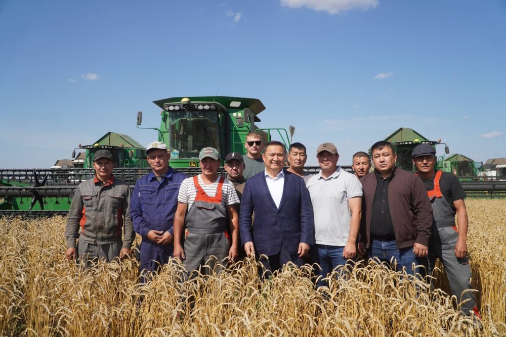 Марат Ахметжанов Зеренді ауданындағы егін жинау науқанының барысымен танысты