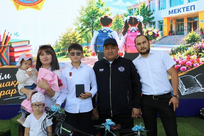 13 жастағы қарағандылық суға батып бара жатқан баланы құтқарғаны үшін марапатталды